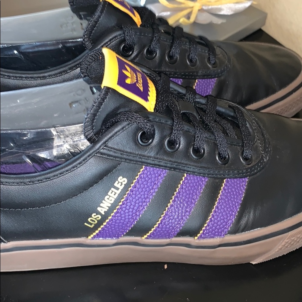 Adidas Lakers Sneaker - Picture 5 of 8